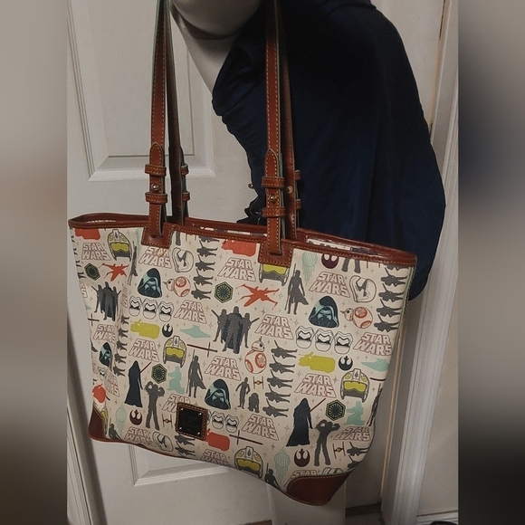 DOONEY & BOURKE STAR WARS SHOPPER VII LARGE SHOULDER BAG - Picture 2 of 16